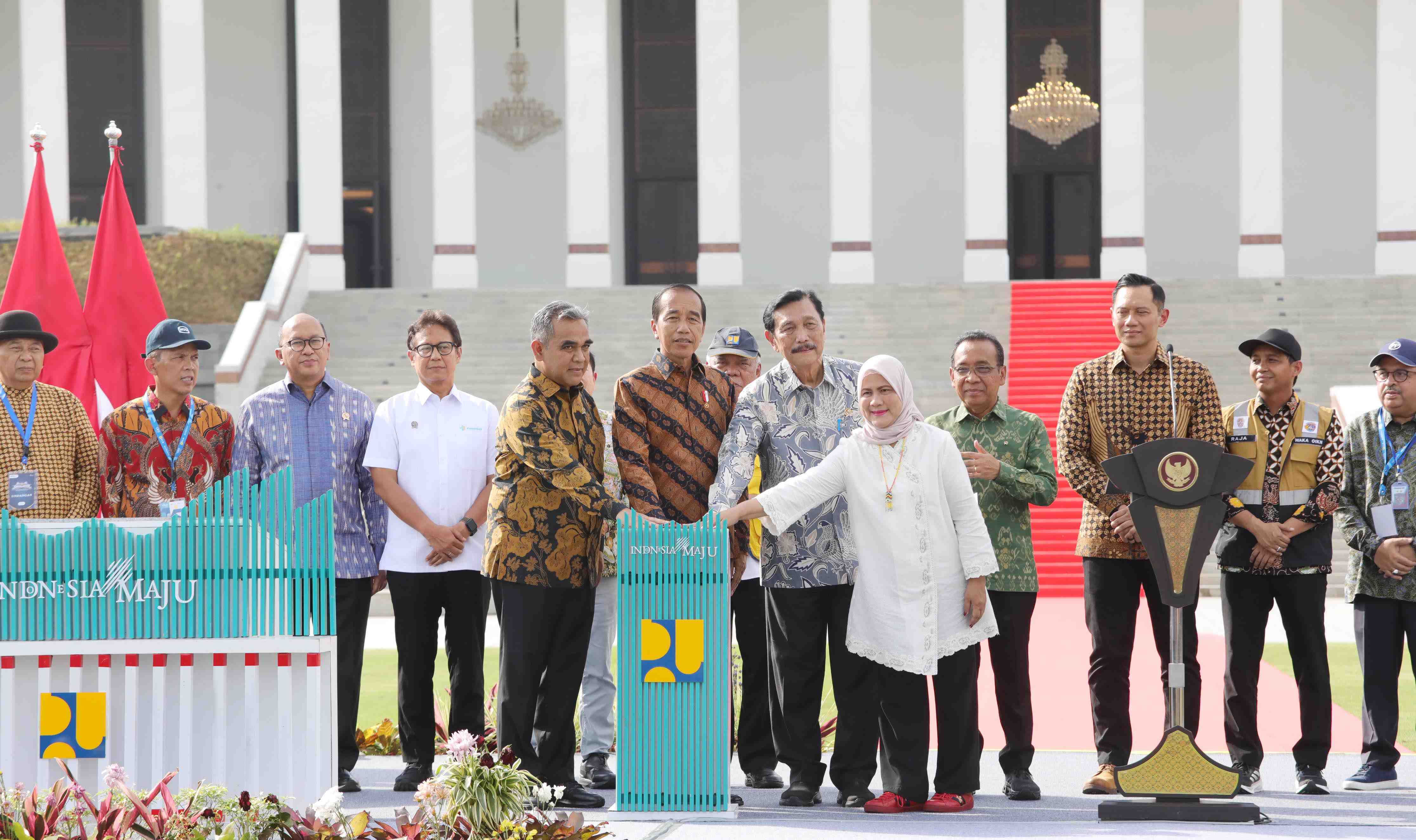RESMIKAN ISTANA: Presiden Joko Widodo meresmikan Istana Garuda di Ibu Kota Nusantara (IKN), Provinsi Kalimantan Timur, Jumat (11/10).