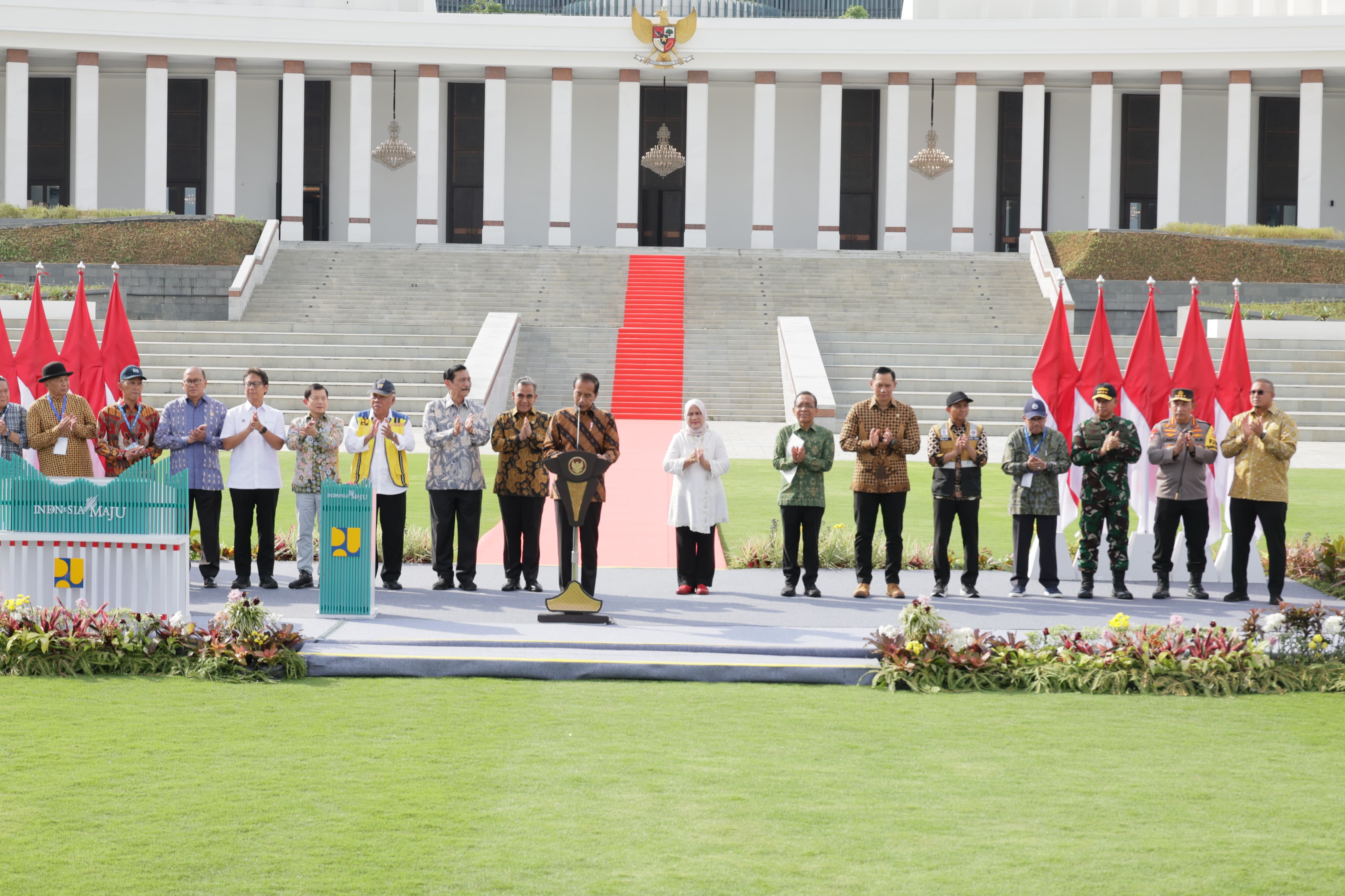 Penyerahan sertipikat bersamaan dengan peresmian Istana Negara oleh Presiden Jokowi.