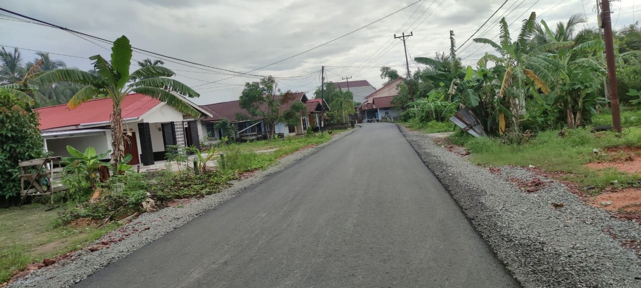 JALAN : Kondisi Jalan A Rani di Desa Kuala Secapah tampak mulus pasca dibangun Pemerintah Kabupaten Mempawah.