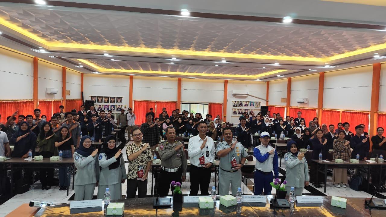 Astra Motor Kalimantan Barat berkolaborasi dengan PT Jasa Raharja Kalimantan Barat mengadakan acara Sosialisasi Safety Riding di FKIP Untan.