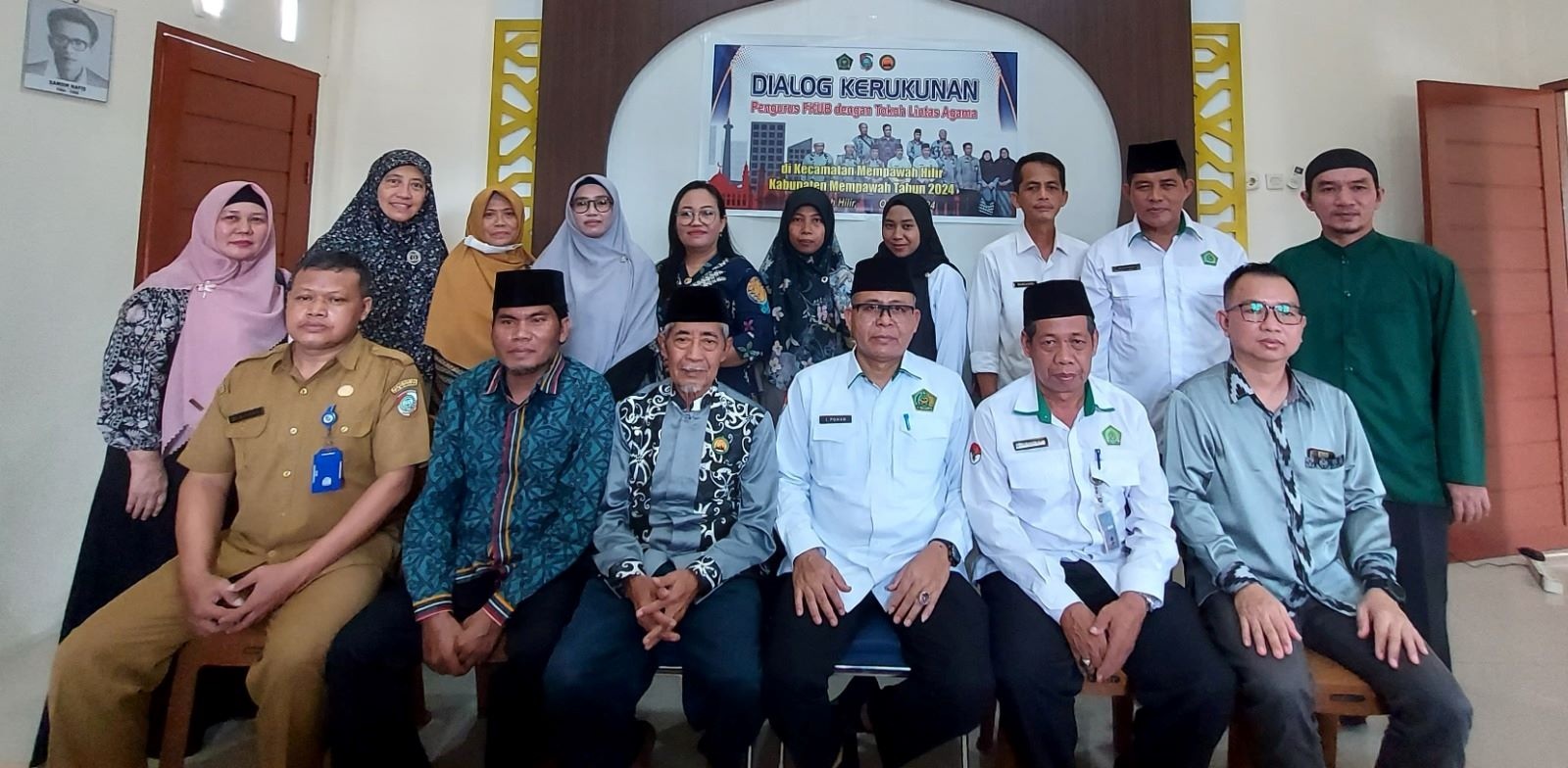 DIALOG: Suasana dialog kerukunan di Kantor KUA Mempawah Hilir