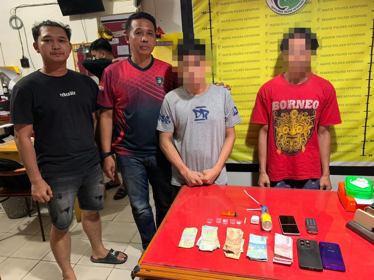 TANGKAP: Dua terduga pengedar sabu ditangkap jajaran Polsek Nanga Tayap, Senin (14/10) lalu.