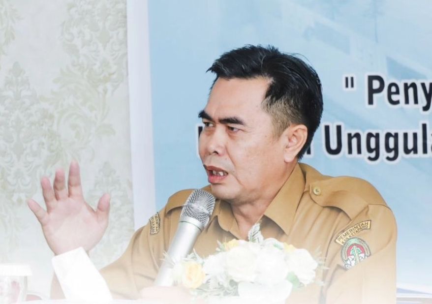 KONSULTASI PUBLIK: Asisten Sekda, Heryandi, membuka kegiatan forum konsultasi publik RSUD dr. Agoesdjam Ketapang, Senin (14/10) lalu.