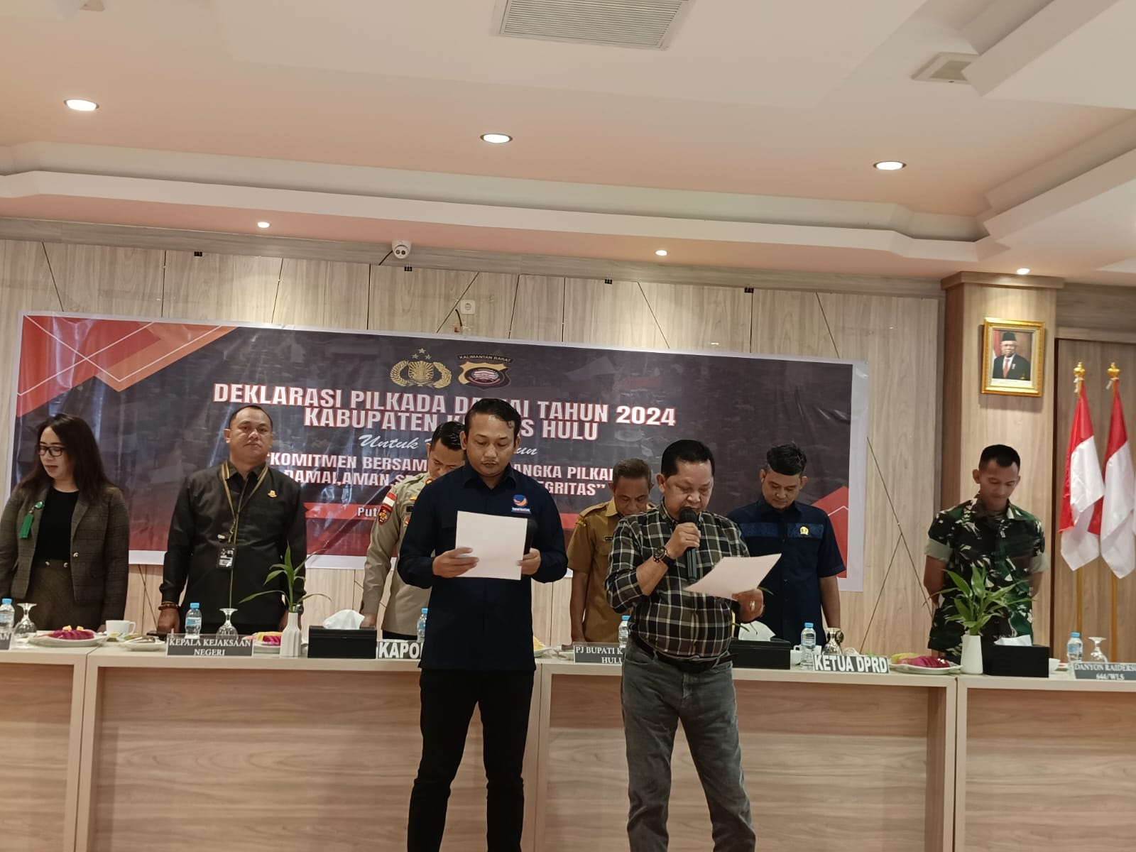 DAMAI: Deklarasi damai oleh Tim Paslon Bupati dan Wakil Bupati Kapuas Hulu tahun 2024.