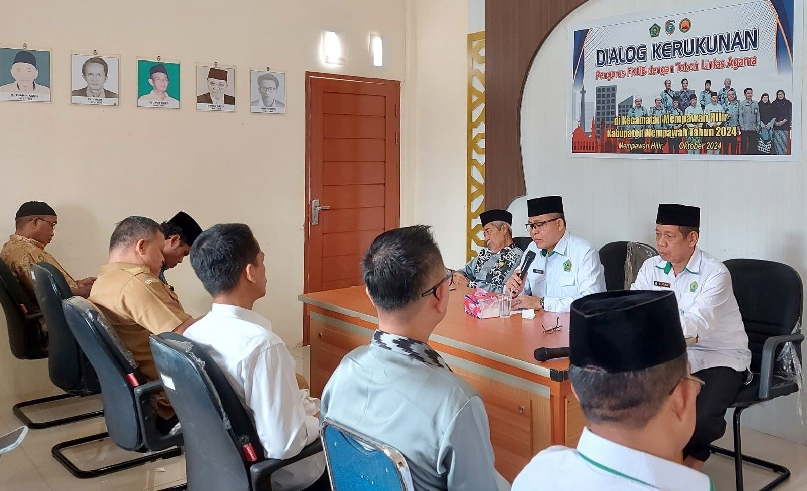 DIALOG : Suasana dialog kerukunan di Kantor KUA Mempawah Hilir.