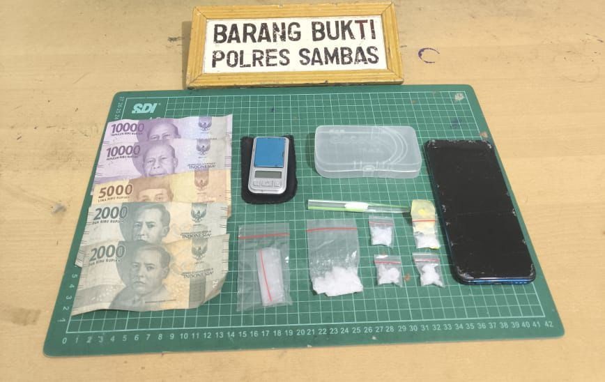 BARANG BUKTI: Barang bukti yang diamankan Polres Sambas dari tangan A (27).