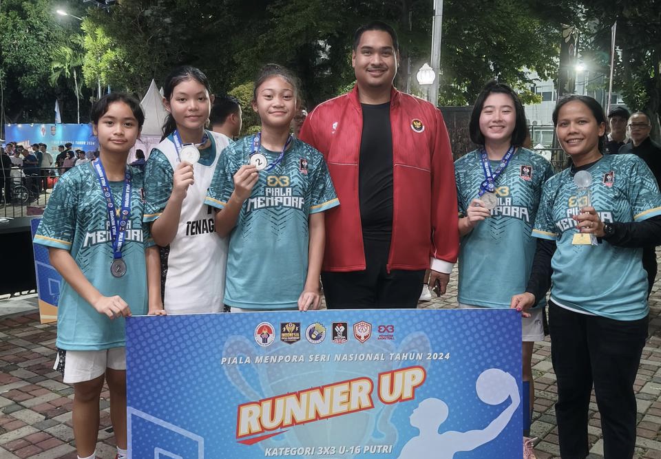 Tim Basket 3x3 Kalbar yang berhasil meraih posisi runner up Piala Menpora di Jakarta,  Sabtu (19/10).