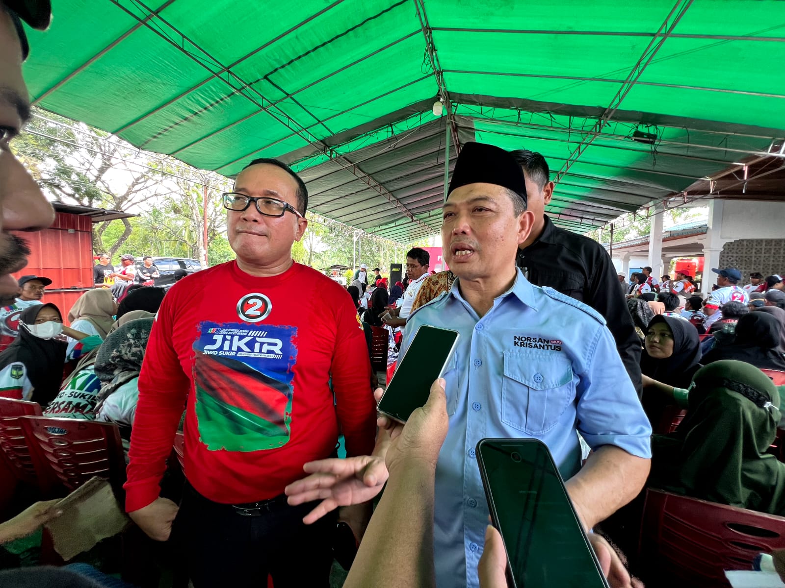 NKRI: Ria Norsan saat menghadiri kampanye dialogis sekaligus pengukuhan Tim Penggerak Jikir di Rasau Jaya.
