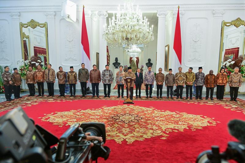 Presiden Republik Indonesia Prabowo Subianto mengumumkan susunan Kabinet Merah Putih di Istana Merdeka, Jakarta, Minggu (20/10).