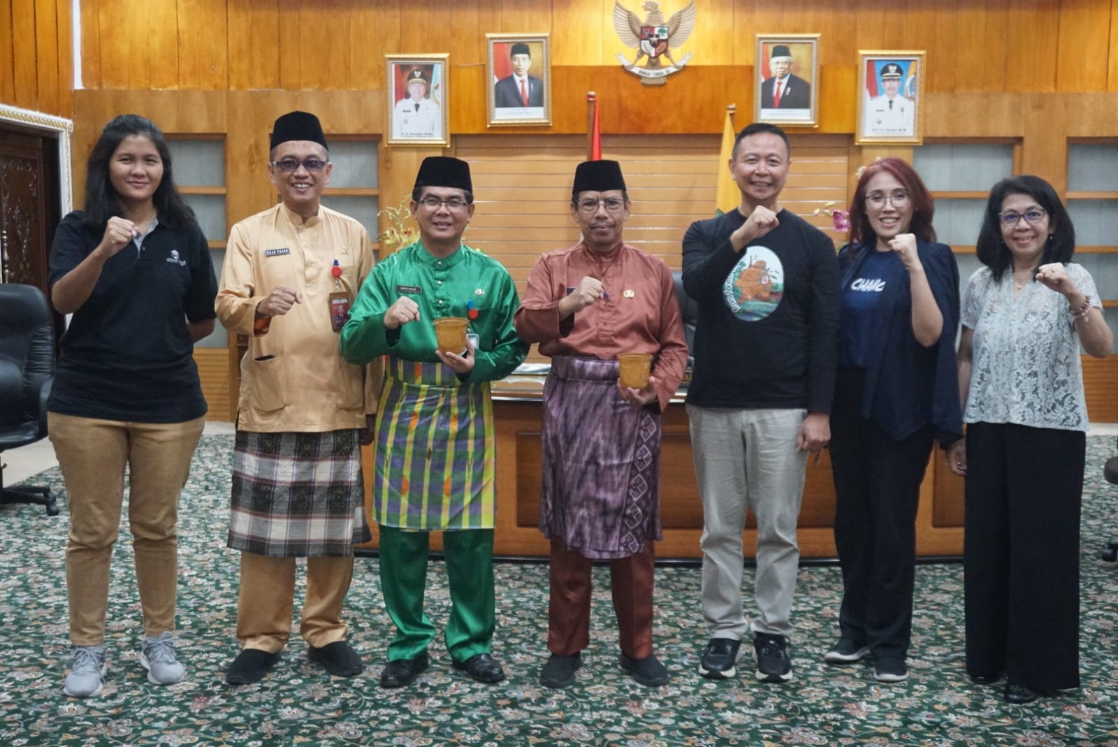 AUDIENSI: Penjabat Bupati Mempawah saat menerima audiensi Tim Produksi PT Kinarya Coop.