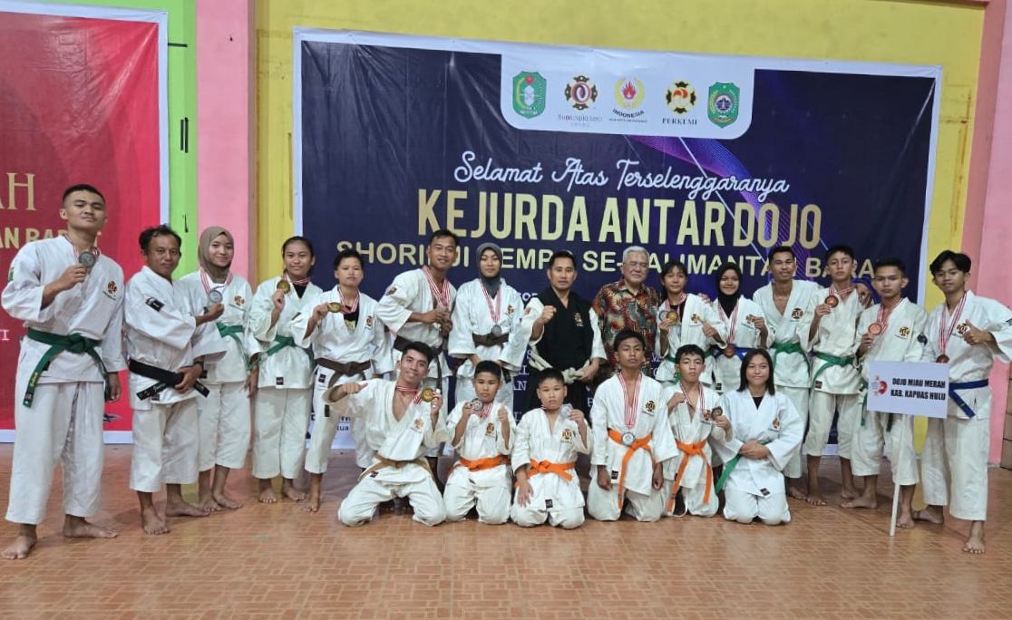 PRESTASI: Shorinji Kempo Kapuas Hulu yang berhasil membawa 12 medali di Kejurda Singkawang.