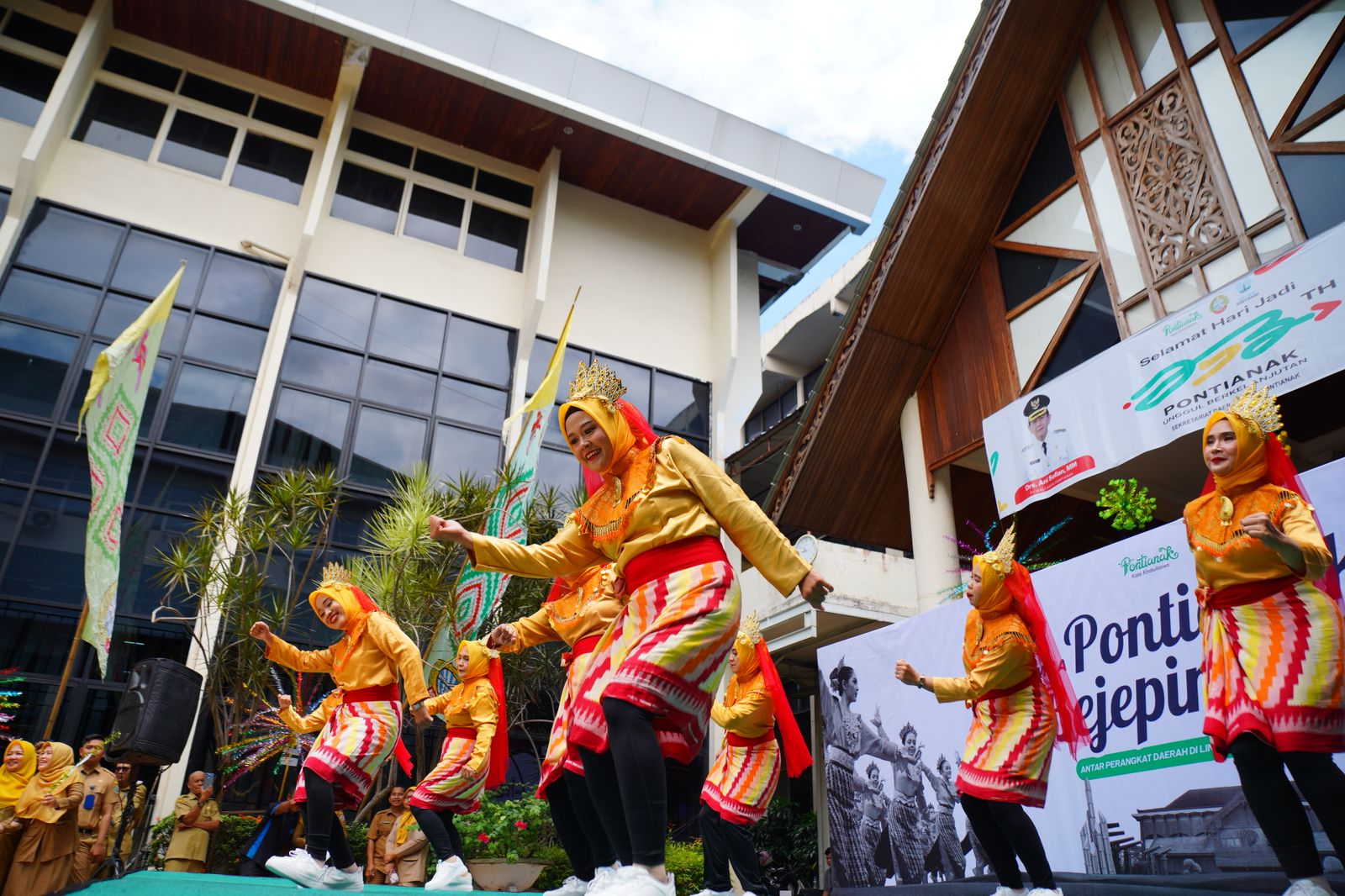 BERJEPIN: Para ASN tampil di Lomba Pontianak Berjepin yang digelar antar OPD Pemkot Pontianak.