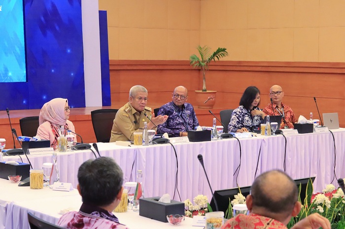 RAKORWIL: Harisson membuka Rakorwil Tim Pengendali Inflasi Pusat (TPIP) dan Tim Pengendali Inflasi Daerah (TPID) se-Kalimantan Tahun 2024, Selasa (22/10).