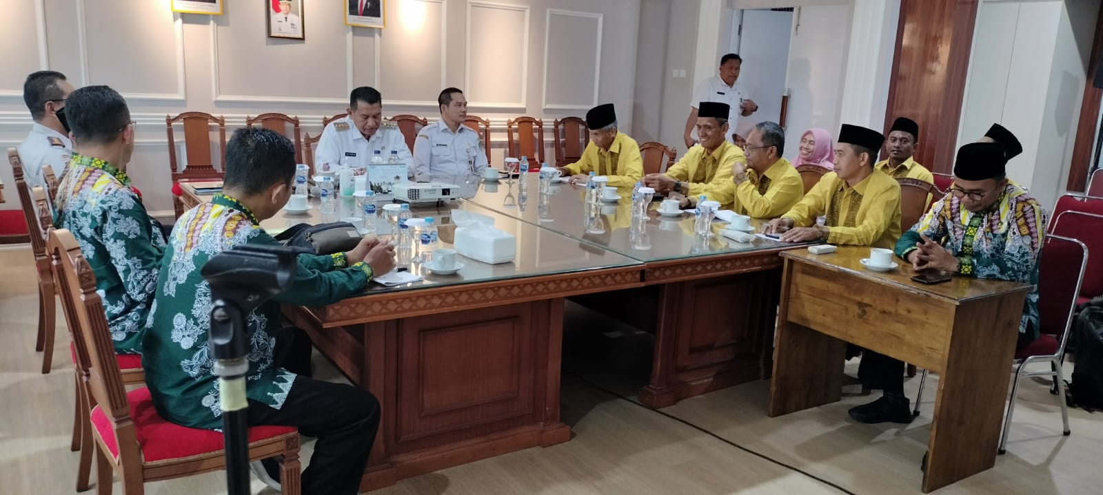 BERSAMA : LPTQ Kalbar dan Pemkab Landak saat membahas persiapan MTQ tingkat Kalbar.