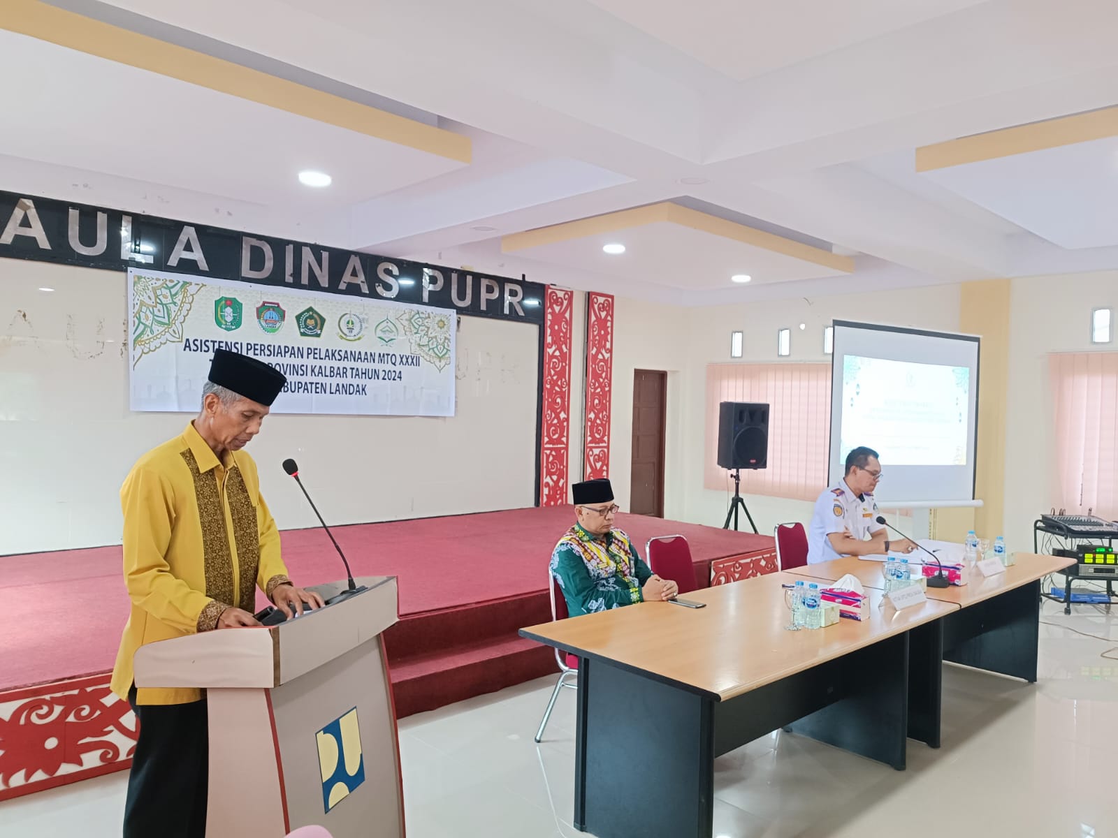 Ketua Umum LPTQ Kalbar Andi Musa memberikan arahan kepada panitia MTQ di Landak.