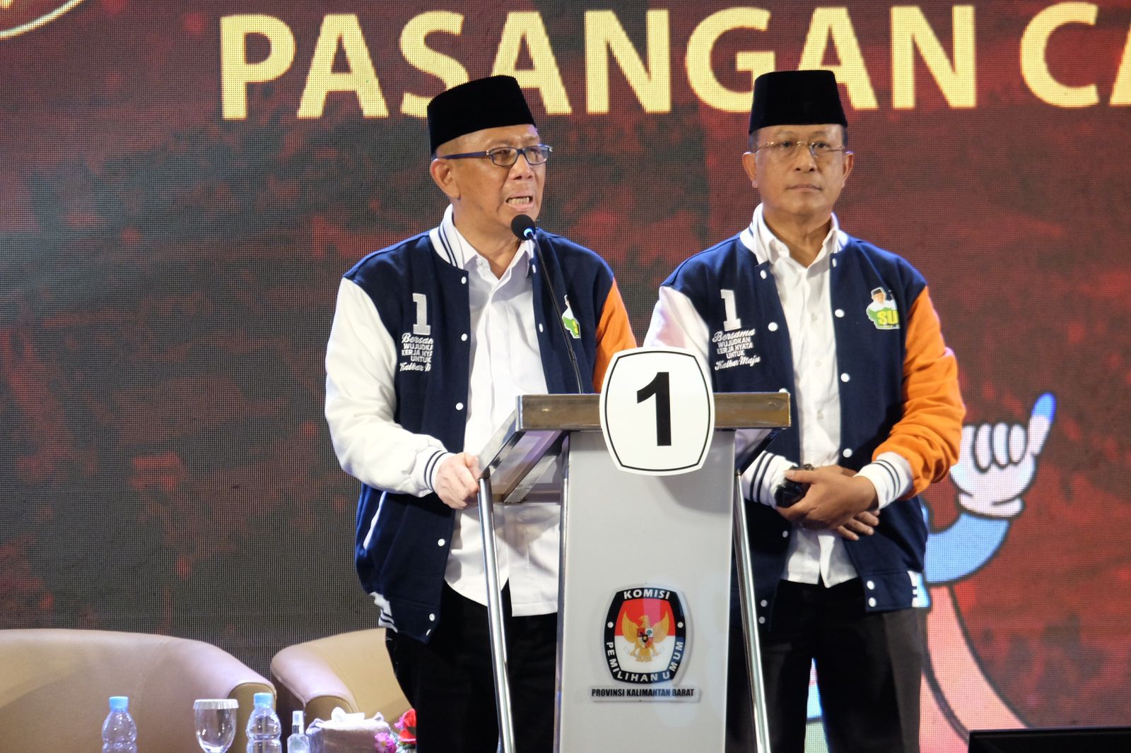 DEBAT : Paslon Gubernur dan Wakil Gubernur Kalbar nomor urut 1, Sutarmidji dan Didi Haryono saat menjalani debat publik perdana Pilgub Kalbar 2024.