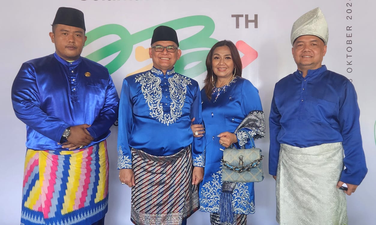 FOTO BERSAMA: Anggota DPRD Provinsi Kalimantan Barat, Zulfydar Zaidar Mochtar saat memeriahkan HUT Kota Pontianak.