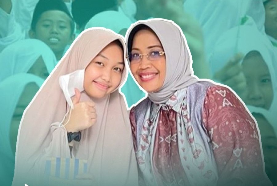 SANTRI : Erlina bersama salah satu santri berfoto bersama.&nbsp;
