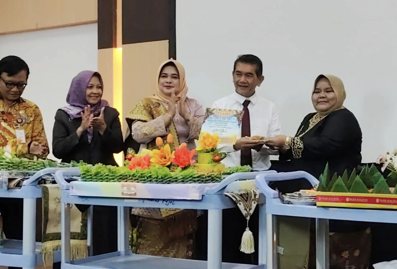 SYUKURAN: Pj Wali Kota Pontianak Ani Sofian menghadiri syukuran HUT ke-12 RSUD Sultan Syarif Mohamad Alkadrie (SSMA) Kota Pontianak.