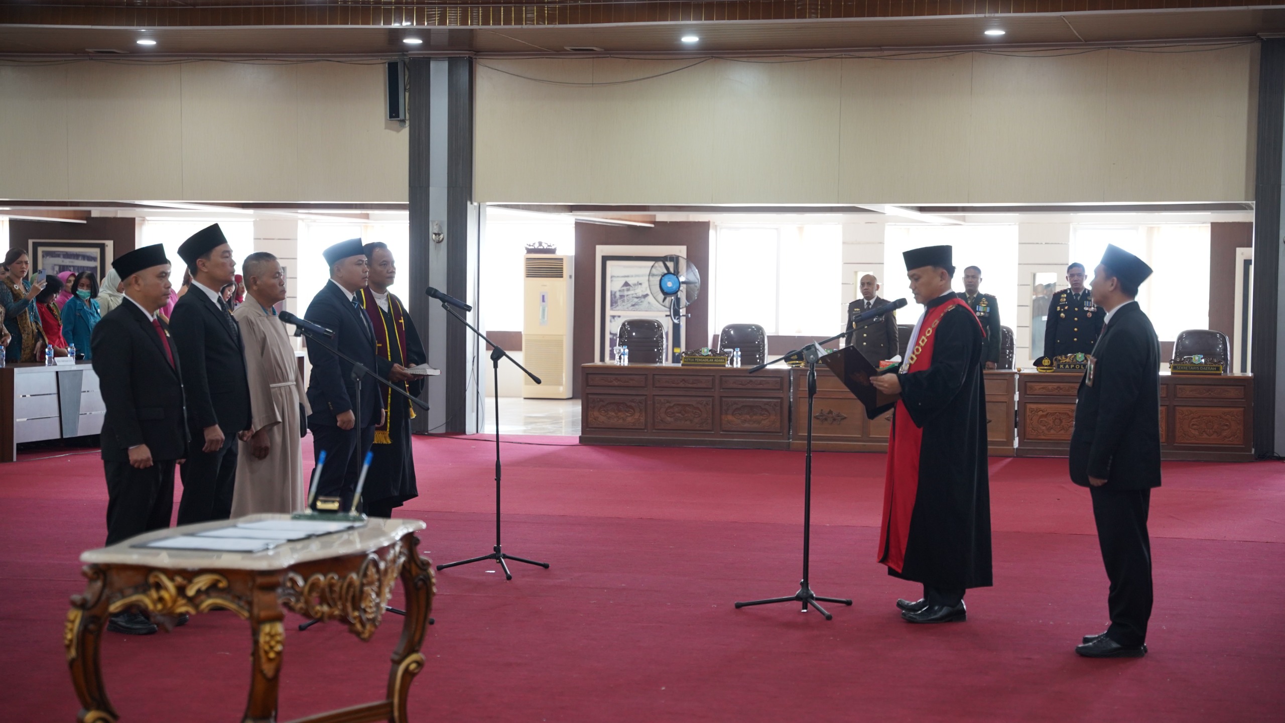 DPRD : Pengambilan sumpah dan janji pimpinan DPRD Kabupaten Sanggau periode 2024-2029, Kamis (24/10) di gedung DPRD Kabupaten Sanggau.