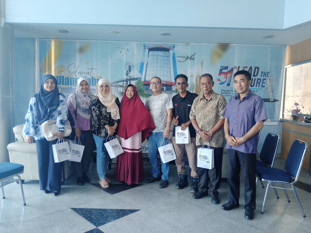 BERKUNJUNG: Manajemen PT Laara saat kunjungan silaturahmi ke Pontianak Post, kemarin (24/10).