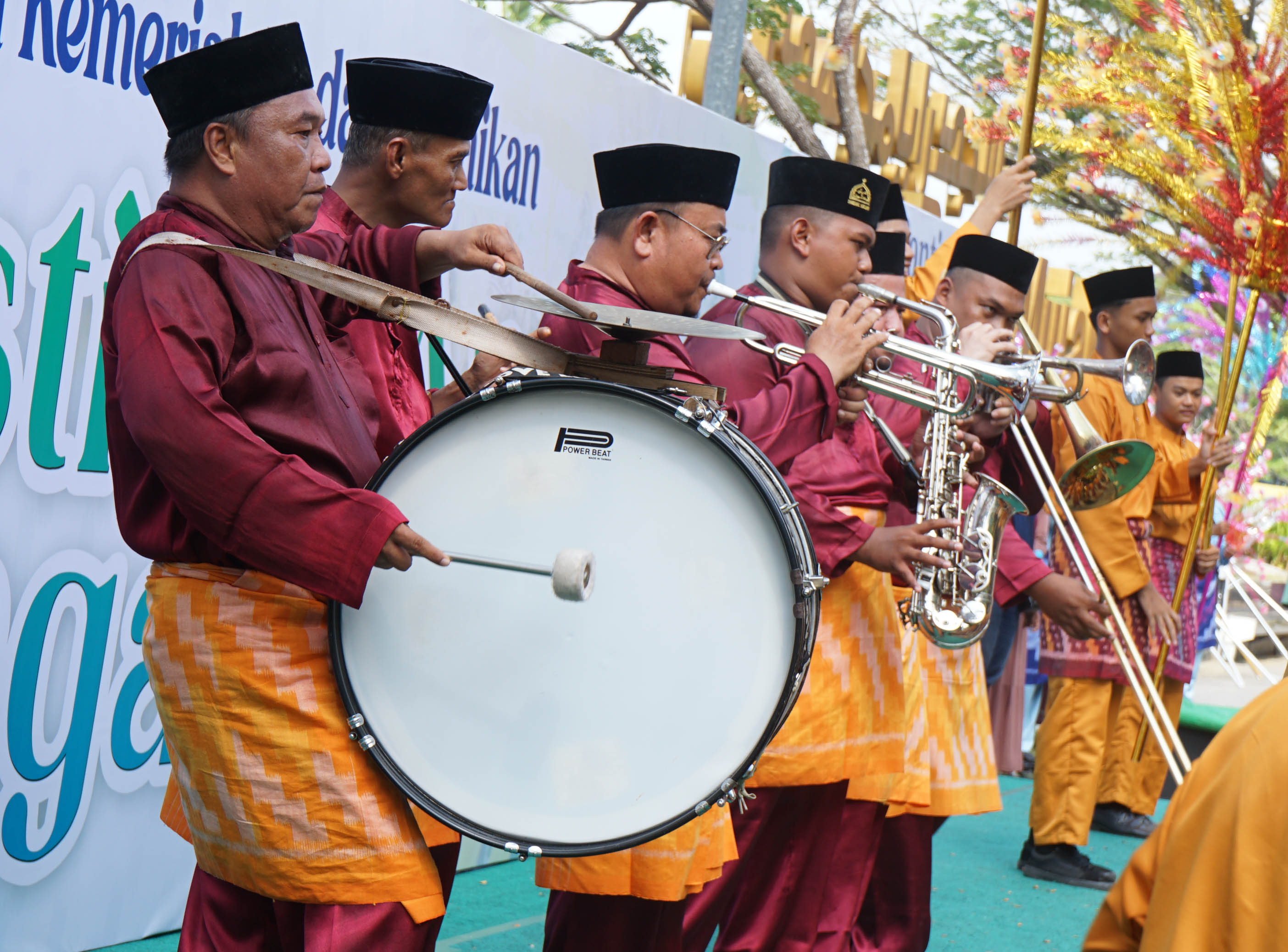 LOMBA TANJIDOR: Salah satu tim tanjidor menampilkan kemampuannya.