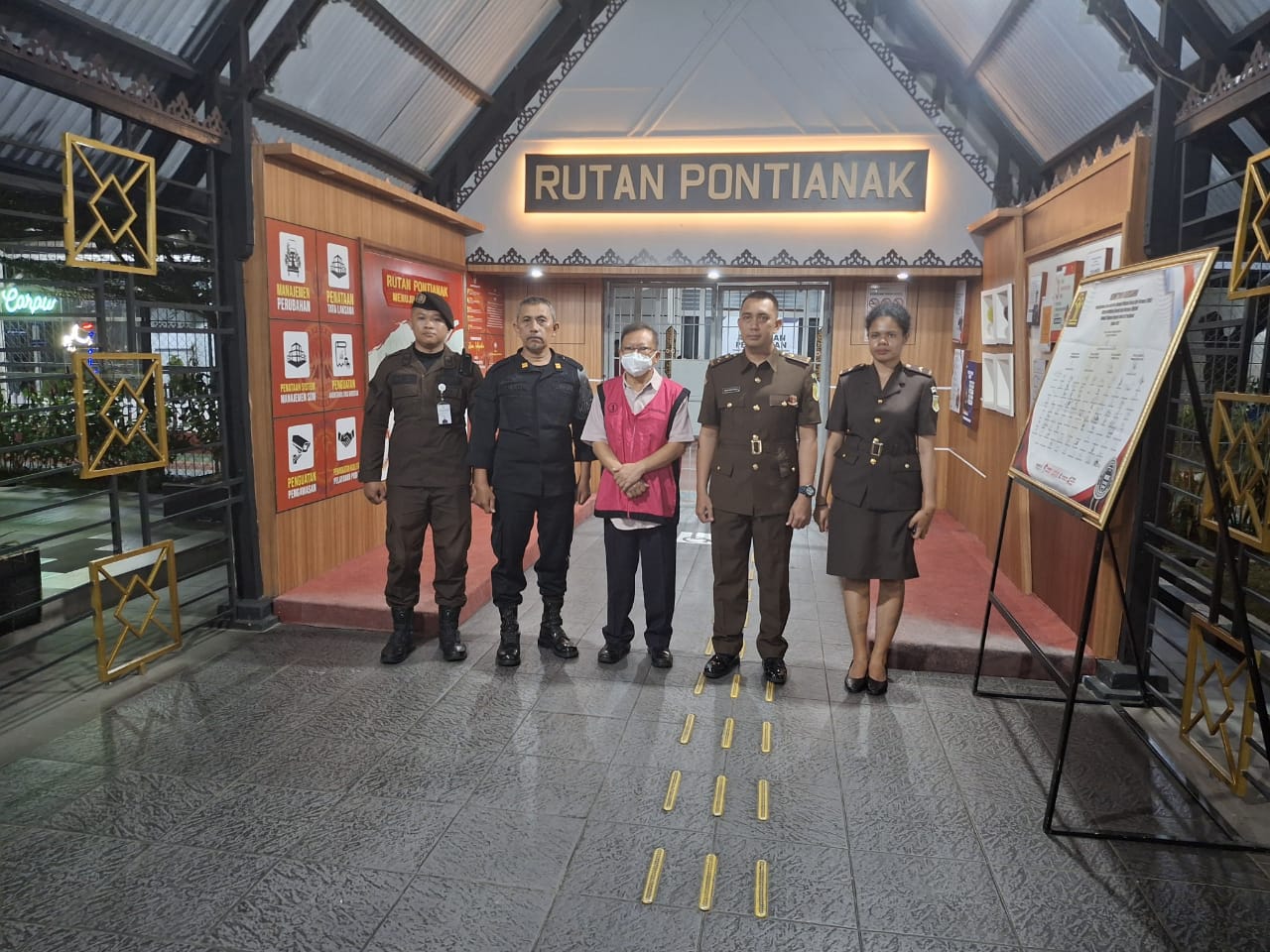 PAM, Calon kuat Ketua DPRD Provinsi Kalimantan Barat definitif ditahan Kejaksaan Tinggi Kalimantan Barat atas perkara dugaan tindak pidana korupsi.