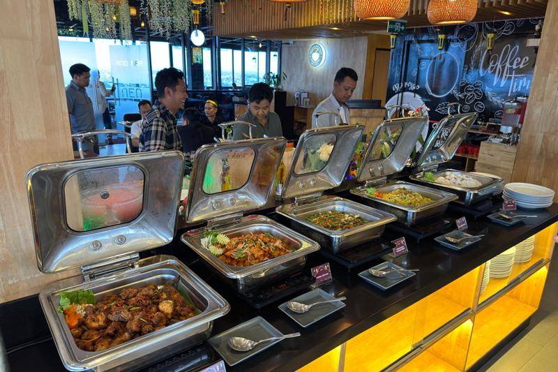 All you can eat buffet di Rooftop Neo Pontianak.