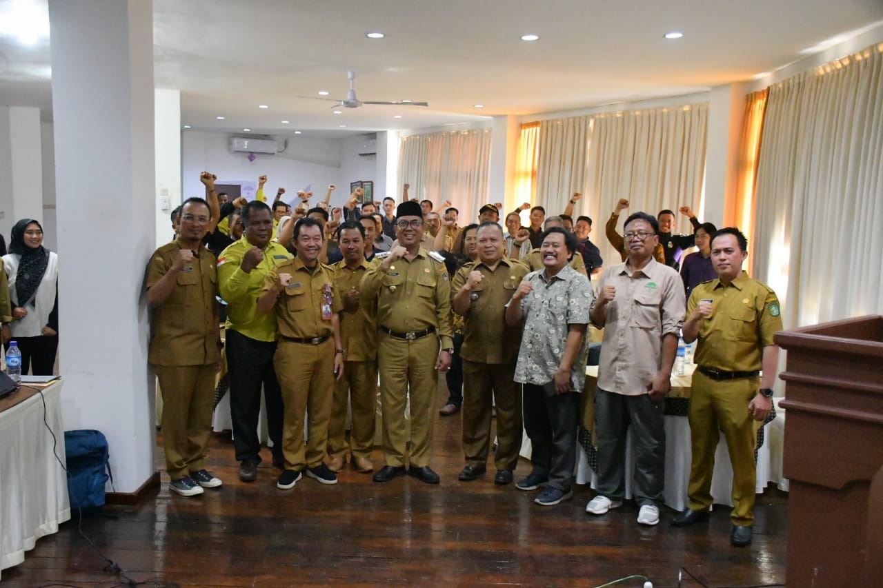 WORKSHOP: Kegiatan Workshop Sosialisasi Surat Tanda Daftar Usaha Perkebunan Budidaya (STD-B) dan peningkatan kapasitas pendataan perkebunan di Mahkota Hotel, Sukadana.
