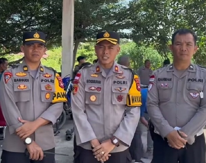 IMBAUAN: Wakapolres Sambas, Kompol Hoerrudin (tengah) saat menyampaikan imbauan untuk mencegah balap liar.