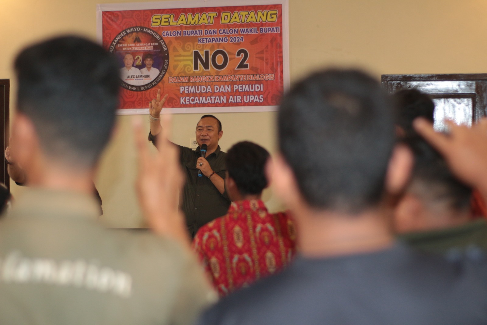 Alexander Wilyo, Calon Bupati Ketapang, dalam kampanye dialogis bersama pemuda pemudi Kecamatang Air Upas.