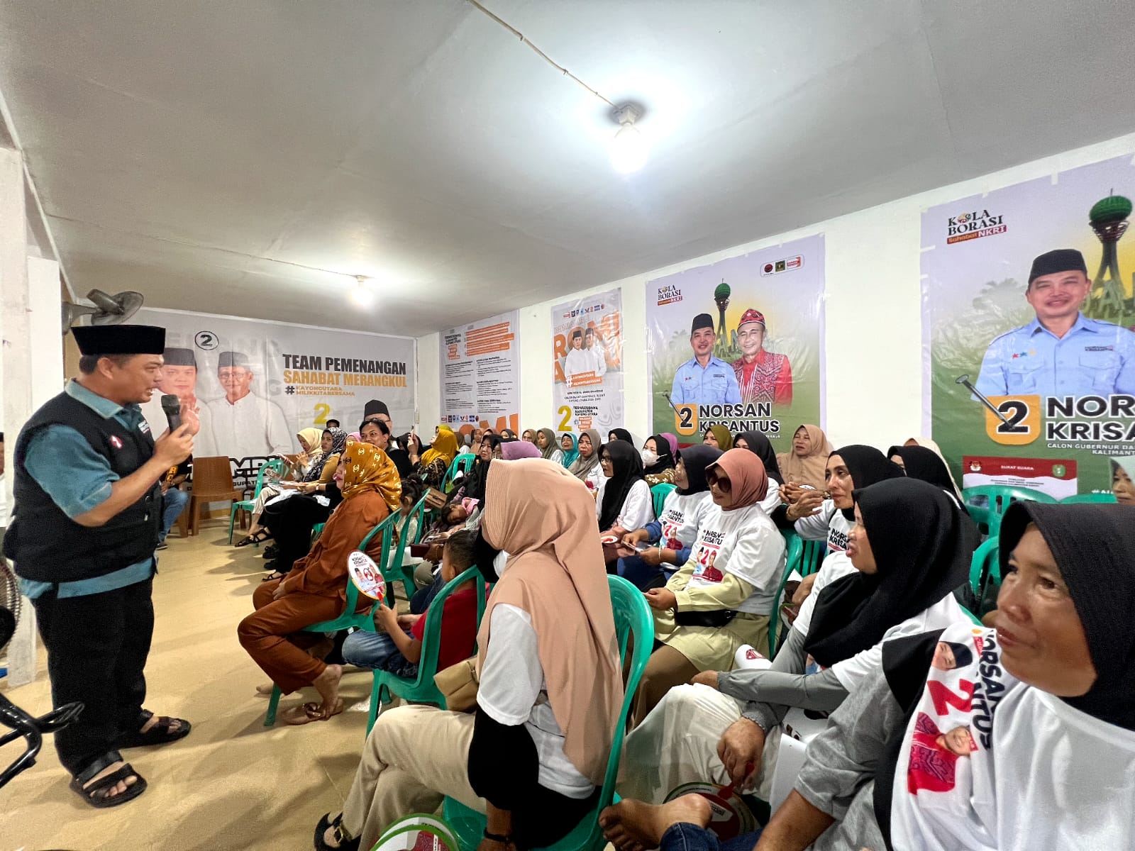 Ria Norsan saat kampanye dialogis di, Simpang Hilir, Kabupaten Kayong Utara Rabu (30/10/2024).