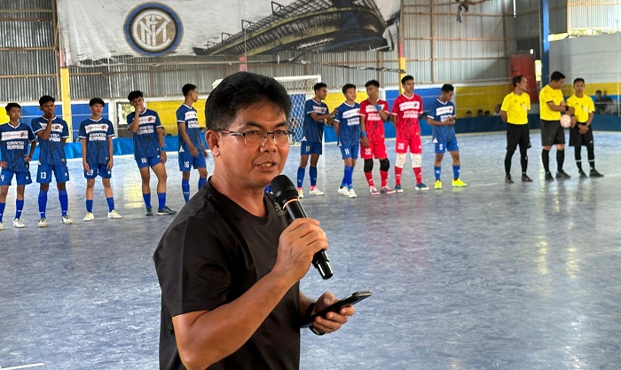 TUTUP : Pj Sekda Abdul Malik saat menutup&nbsp;Turnamen APC Futsal Cup Season 3.