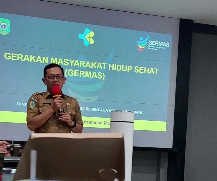 ARAHAN: Kepala Dinas Kesehatan dan KB, Achmad Hardin Kota Singkawang saat memberikan arahan dalam sosialisasi terkait Perwako Singkawang No 13 Tahun 2024 tentang Germas di Kantor Wali Kota.