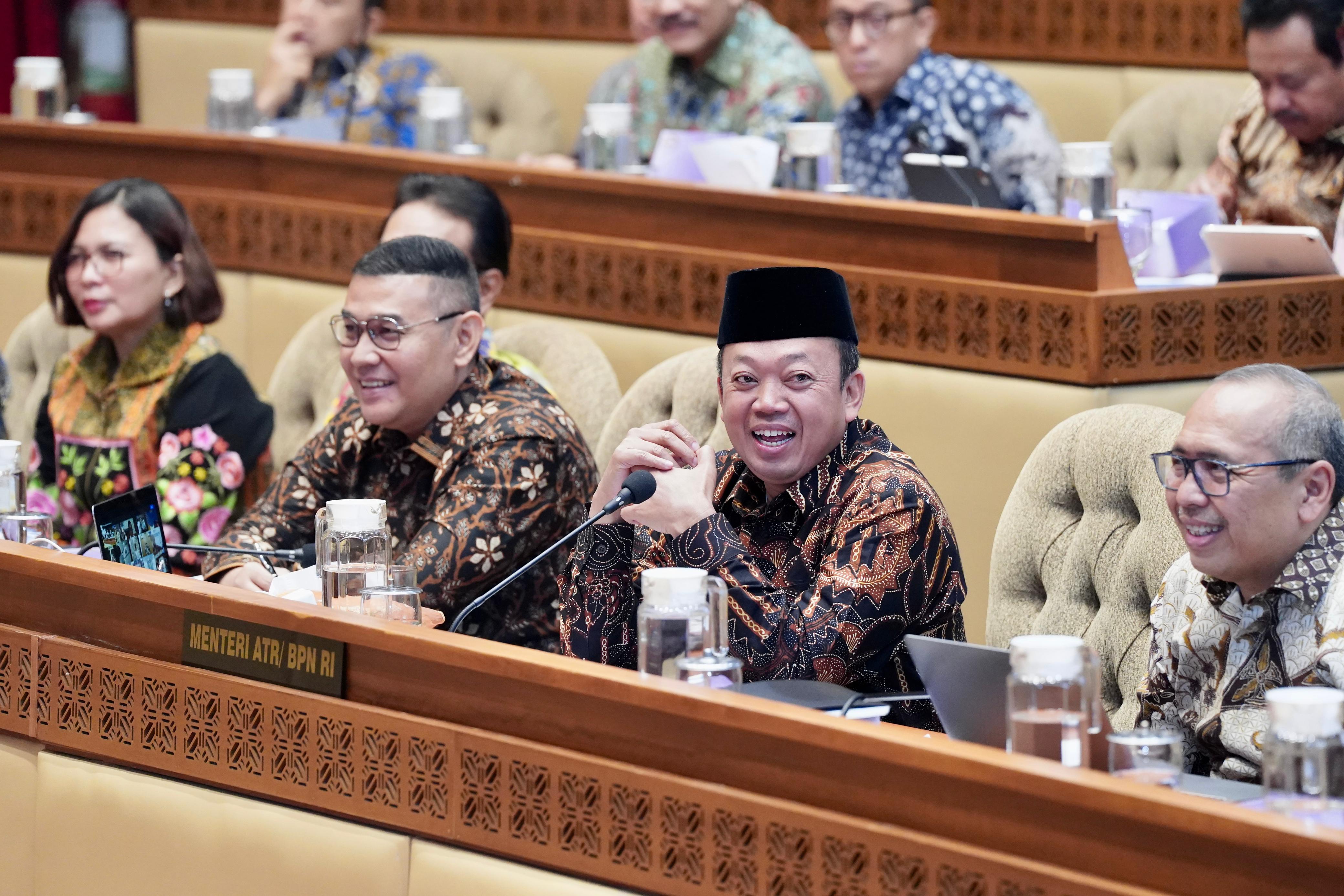 Menteri ATR/BPN, Nusron Wahid dalam Rapat Kerja perdana dengan Komisi II Dewan Perwakilan Rakyat Republik Indonesia (DPR RI) pada Rabu (30/10/2024).