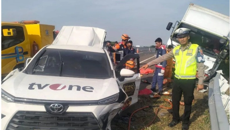 Mobil kru TVOne yang mengalami kecelakaan di KM 315 Tol Batang-Pemalang, Jawa Tengah, Kamis pagi (31/10/2024).