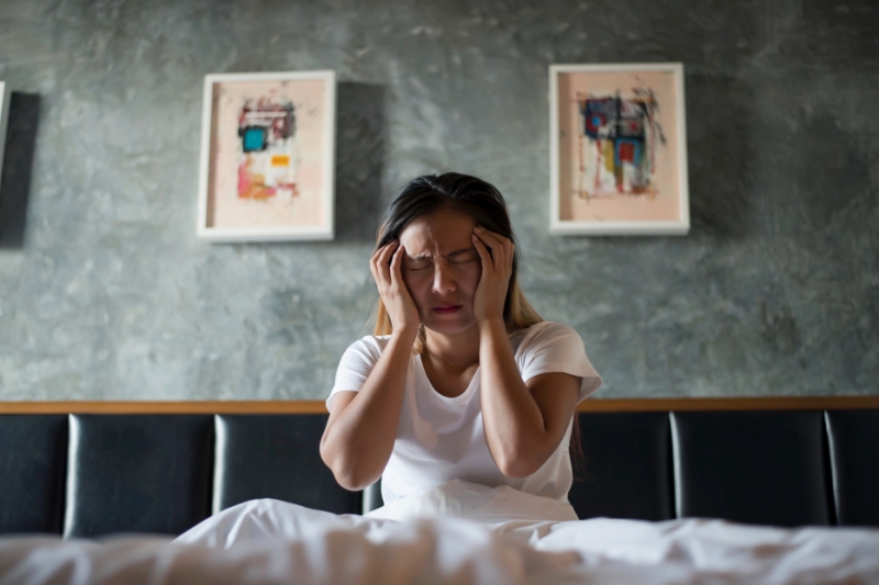 Ilustrasi wanita depresi saat haid.