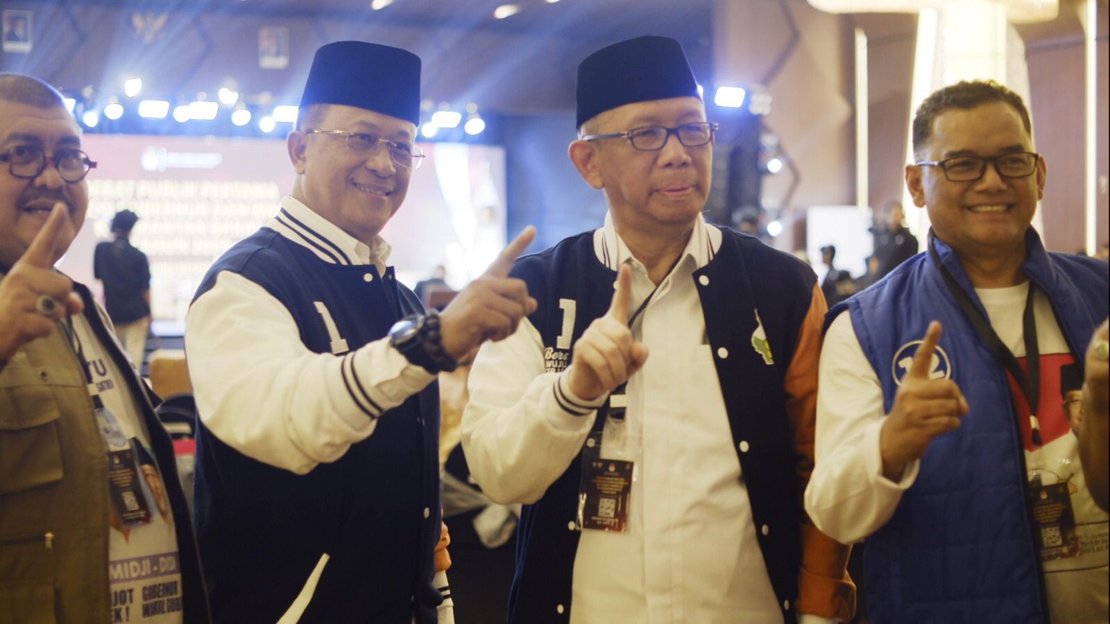 DEBAT : Midji-Didi saat debat pertama beberapa waktu lalu, malam ini keduanya siap kembali mengikuti debat untuk yang kedua di Swiss-Belinn Singkawang.