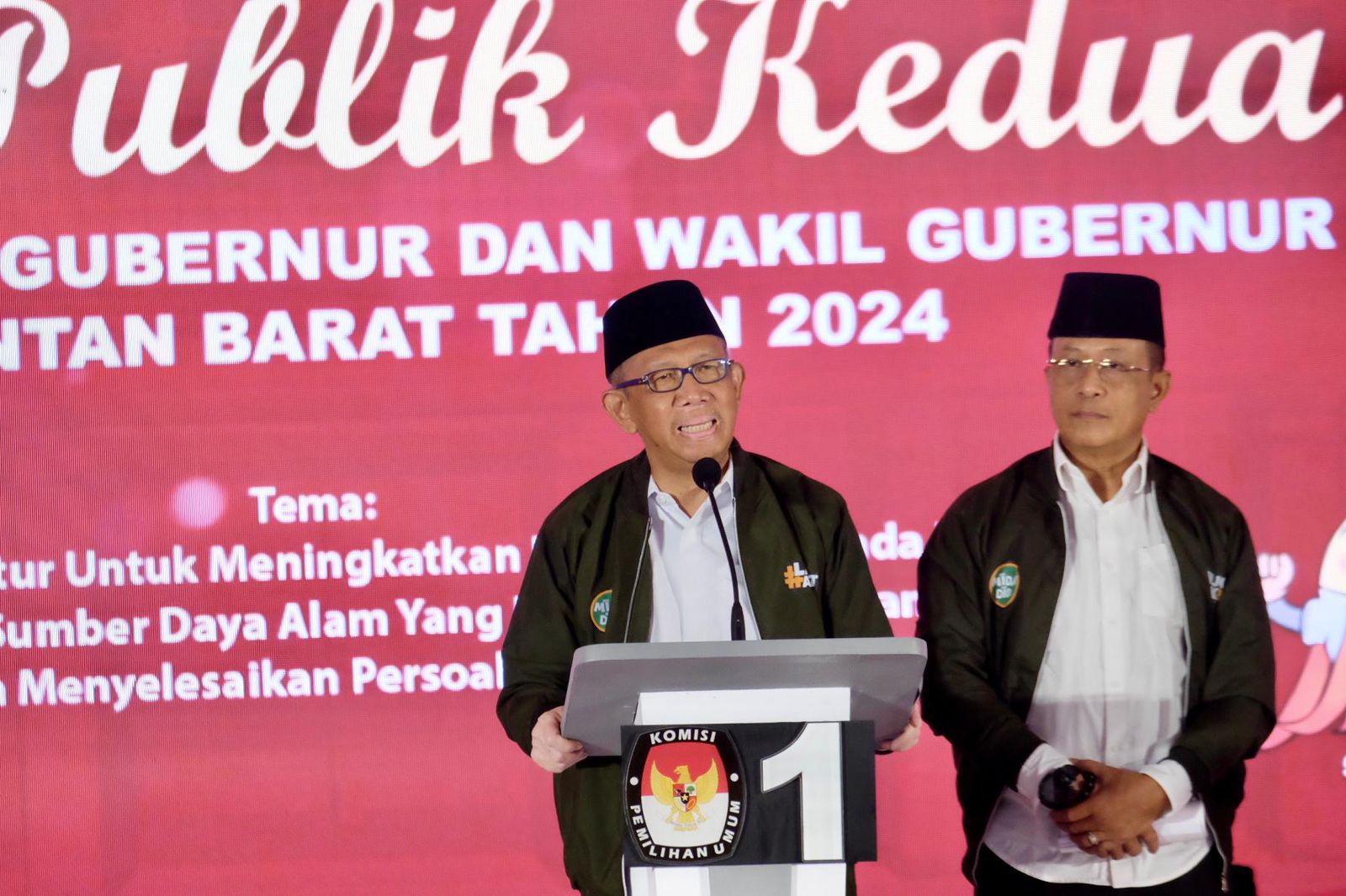 DEBAT : Paslon Gubernur dan Wagub Kalbar nomor urut 1, Midji-Didi memaparkan visi, misi, dan program saat debat publik kedua yang digelar KPU Kalbar di Swiss-Belinn Singkawang, Selasa (5/11).