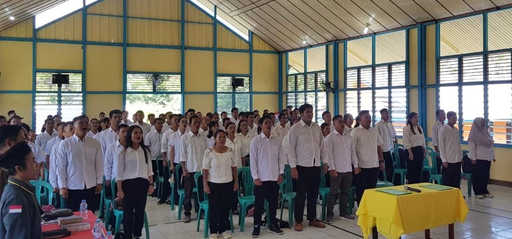 LANTIK : Pengawas TPS yang dilantik oleh Bawaslu Kabupaten Sanggau pada Sabtu kemarin. Sebagian lainnya akan dilantik pada Senin (4/11).