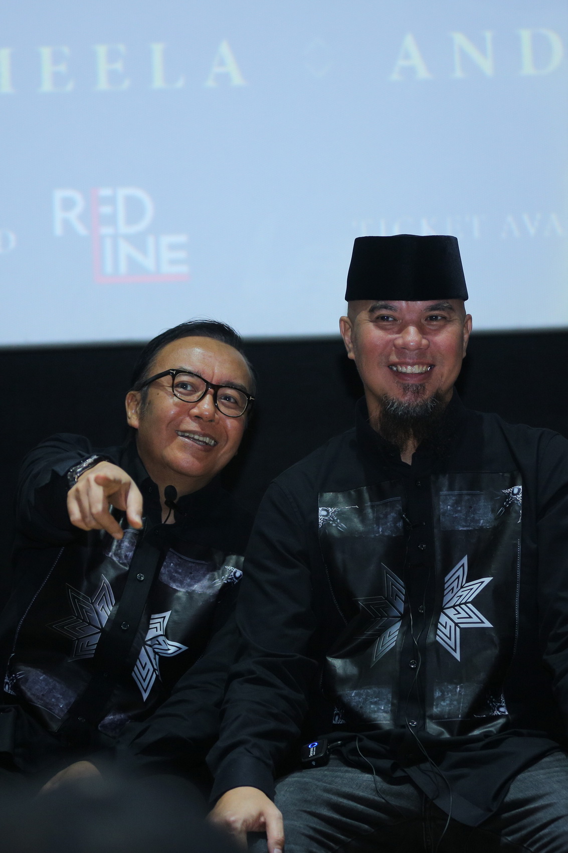 MENDUDA: Ari Lasso bersama sahabatnya Ahmad Dhani.