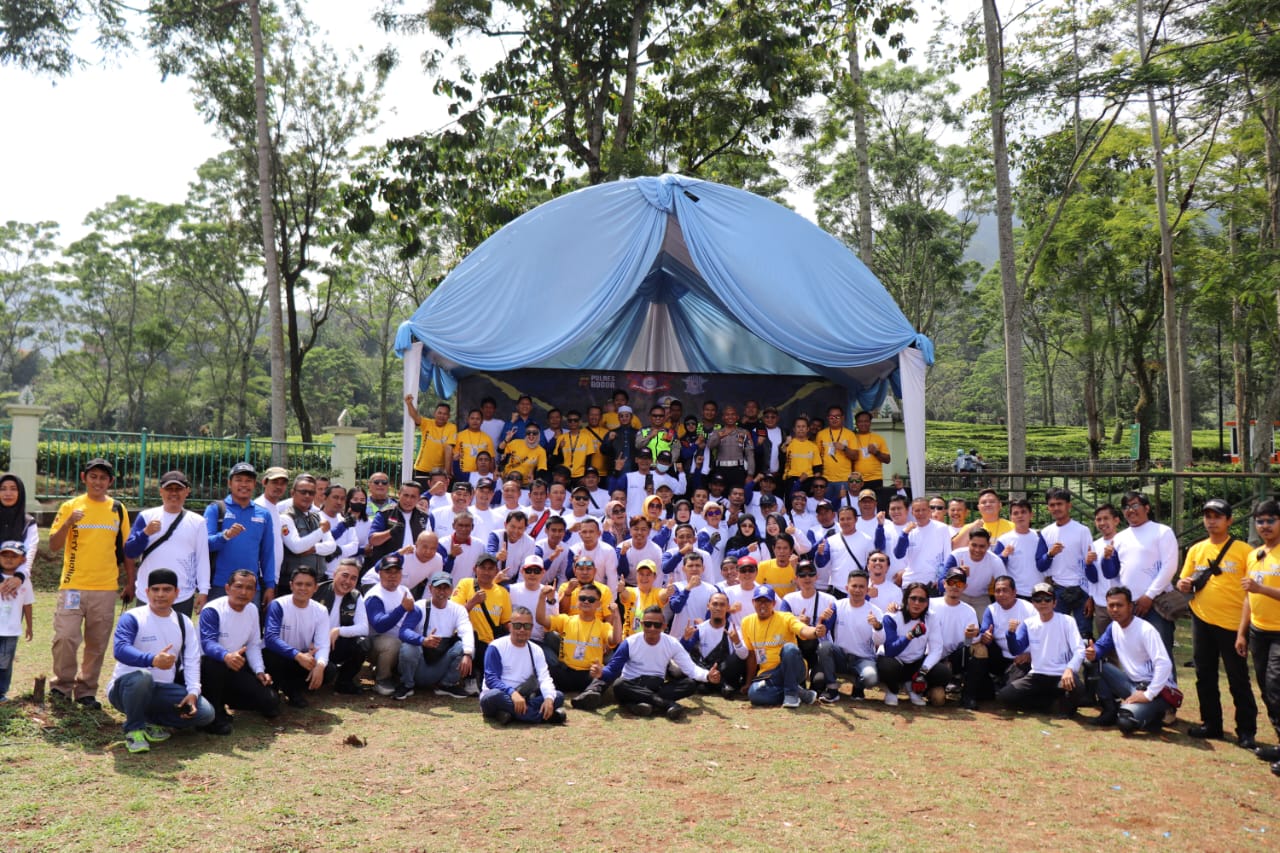 Member Komunitas Motor Yamaha Riding Academy (YRA).