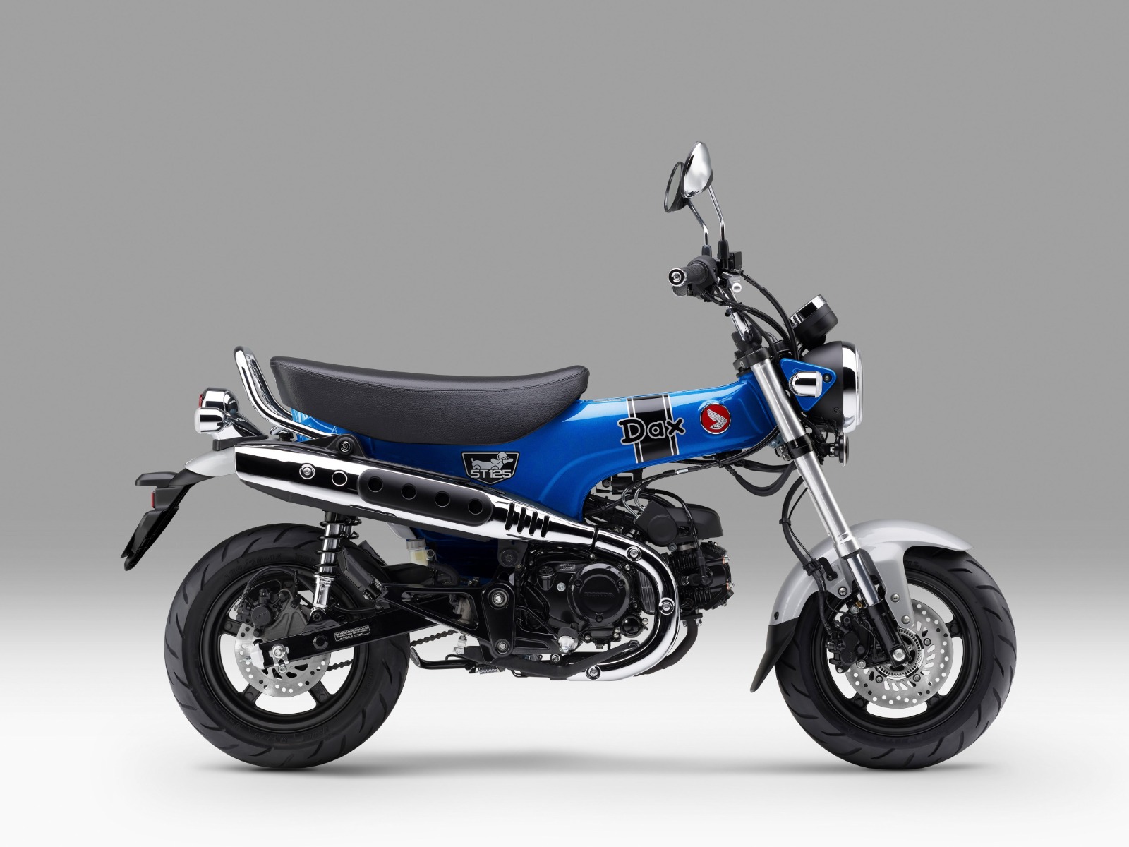 Honda ST125 Dax.