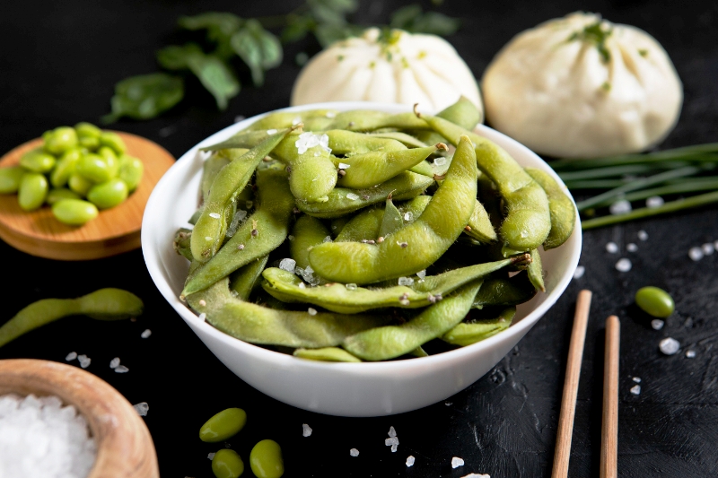 Ilustrasi edamame, salah satu camilan yang dapat menurunkan gula darah.