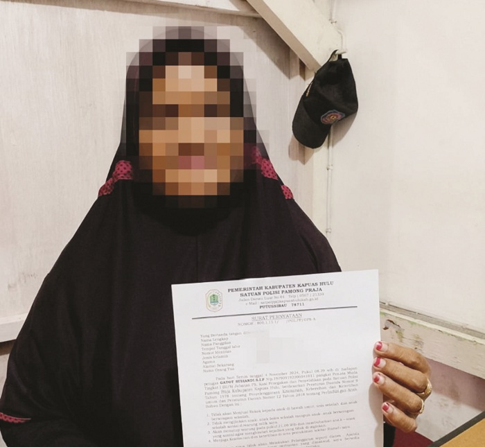 PERINGATAN : Pemilik warung di Kedamin Hulu diberikan surat peringatan oleh Sat Pol PP Kapuas Hulu karena ketahuan menjual rokok kepada pelajar.