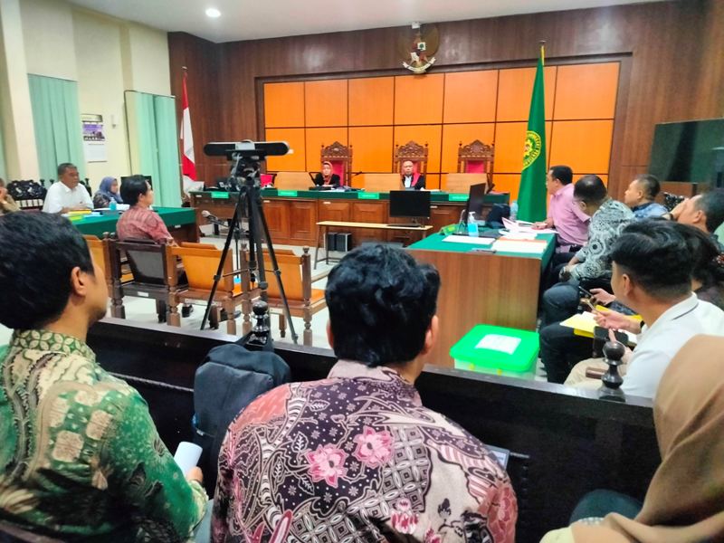 SIDANG: Sidang praperadilan penetapan tersangka kasus dugaan korupsi pembelian tanah untuk pembangunan kantor pusat bank daerah dilanjutkan kemarin dengan menghadirkan dua saksi dari pemohon.