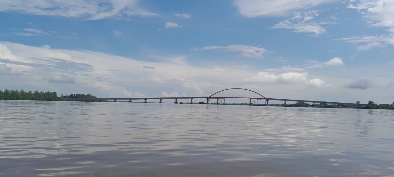 HAMPIR RAMPUNG: Kondisi terkini proyek pembangunan Jembatan Sungai Sambas Besar (JSSB).