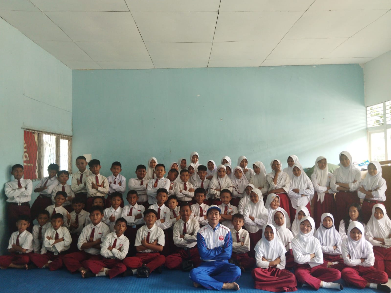 Kegiatan edukasi safety riding di Sekolah Dasar Negeri 93 Pontianak.