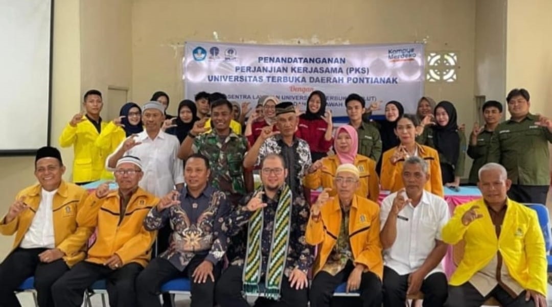 BERSAMA: Foto bersama usai penandatanganan kerjasama antara UT Pontianak dan SALUT Musyaahadah Kuala Mempawah.