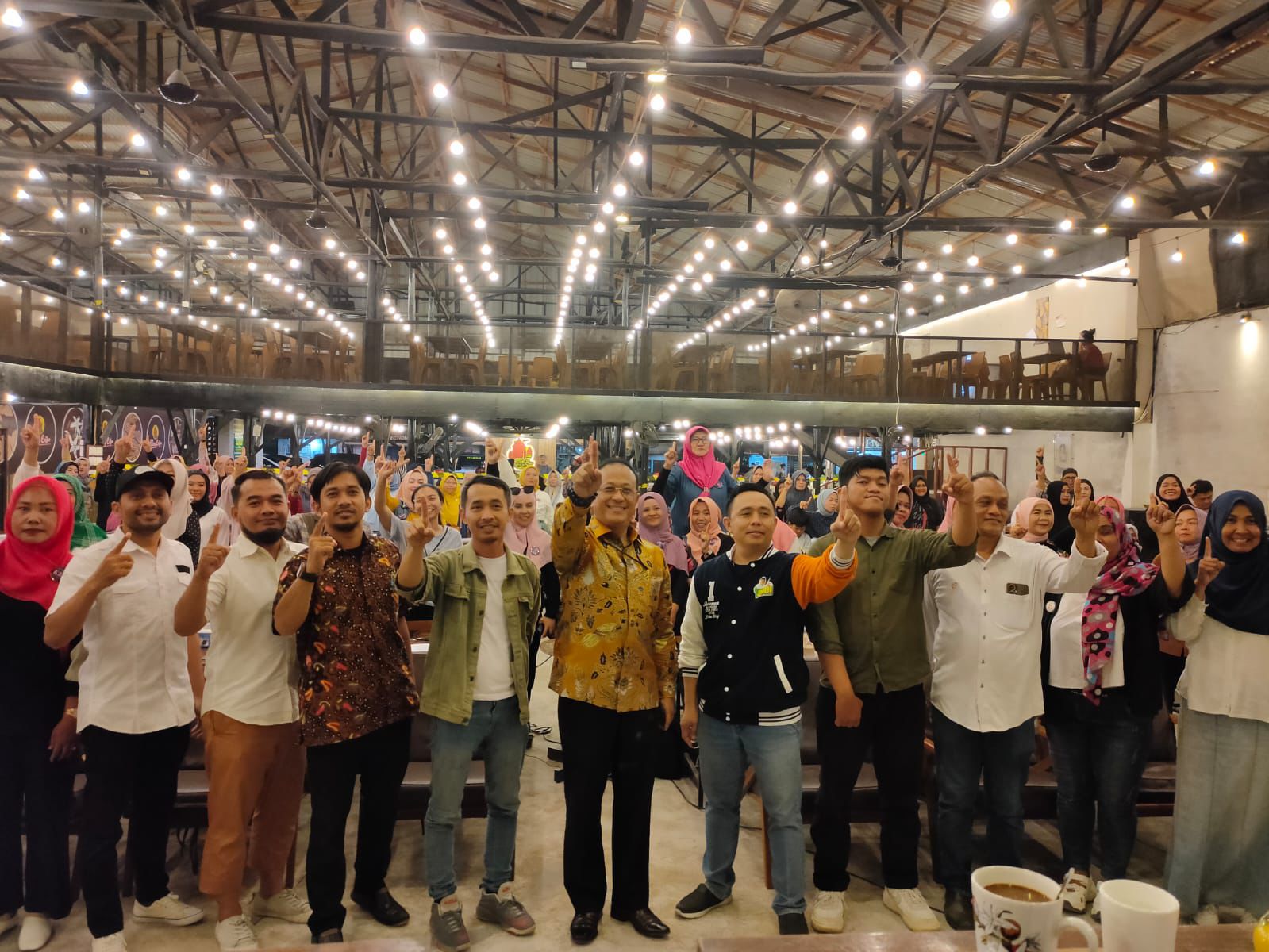 UMKM : Calon Wakil Gubernur Kalbar nomor urut 1, Didi Haryono menghadiri deklarasi dari para pendamping, dan penggiat UMKM Kalbar untuk pasangan Midji-Didi.